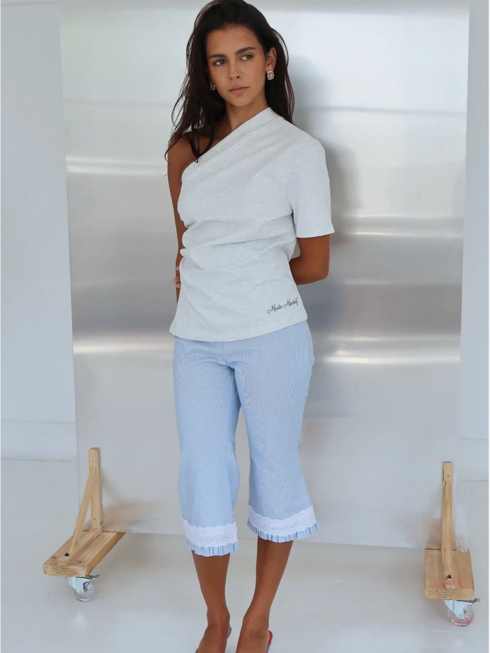 Mode Mischief Cold Shoulder Tee Never Worn in Snow Grey / Blue